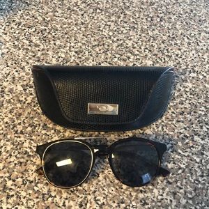 O by Oscar de la Renta sunglasses
